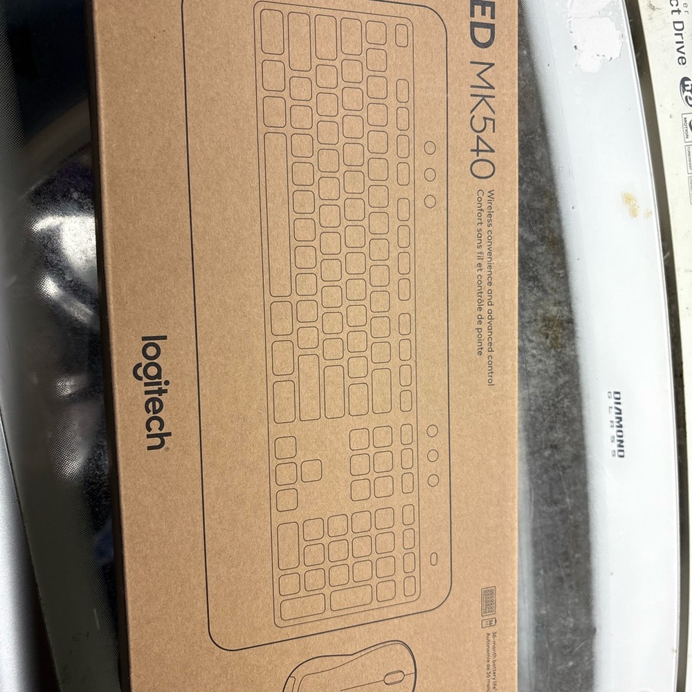Logitech MK540 Wireless Combo in Brown Box